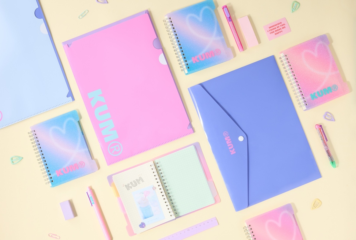 ドイツ発祥のステーショナリーブランド「KUM®」から、日常をカラフルに彩る新シリーズが登場